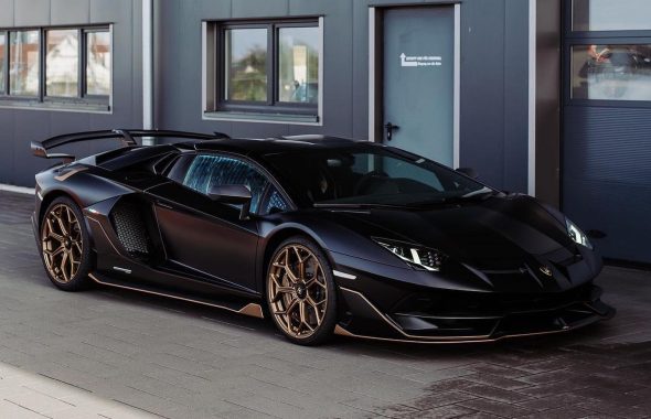 兰博基尼AVENTADOR SVJ