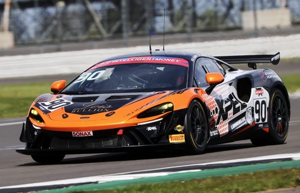 XPEL赞助的Optimum Motorsport斩获英国GT锦标赛第二站GT4组冠军