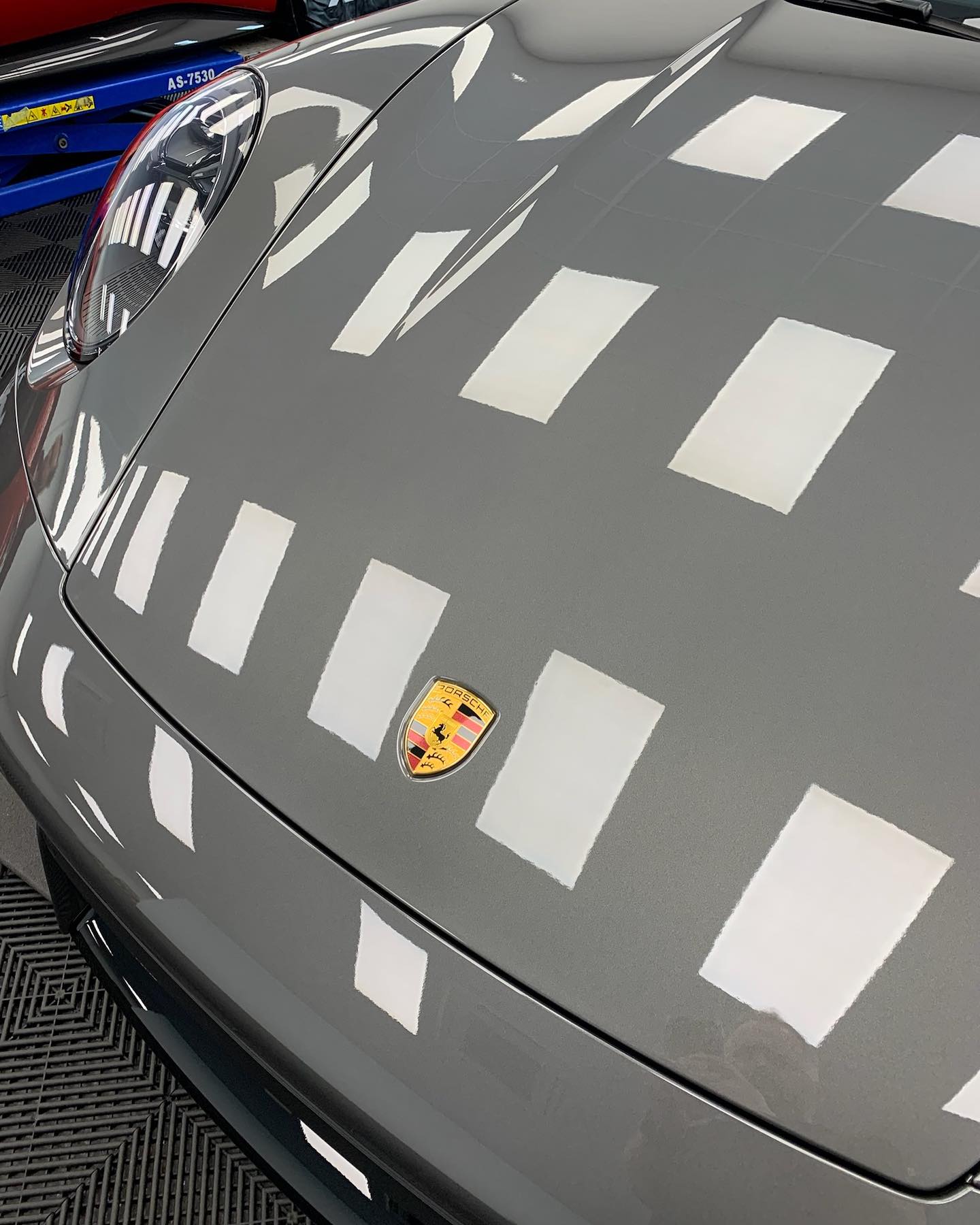 新款保时捷911 Turbo S装贴XPEL漆面保护膜/隐形车衣