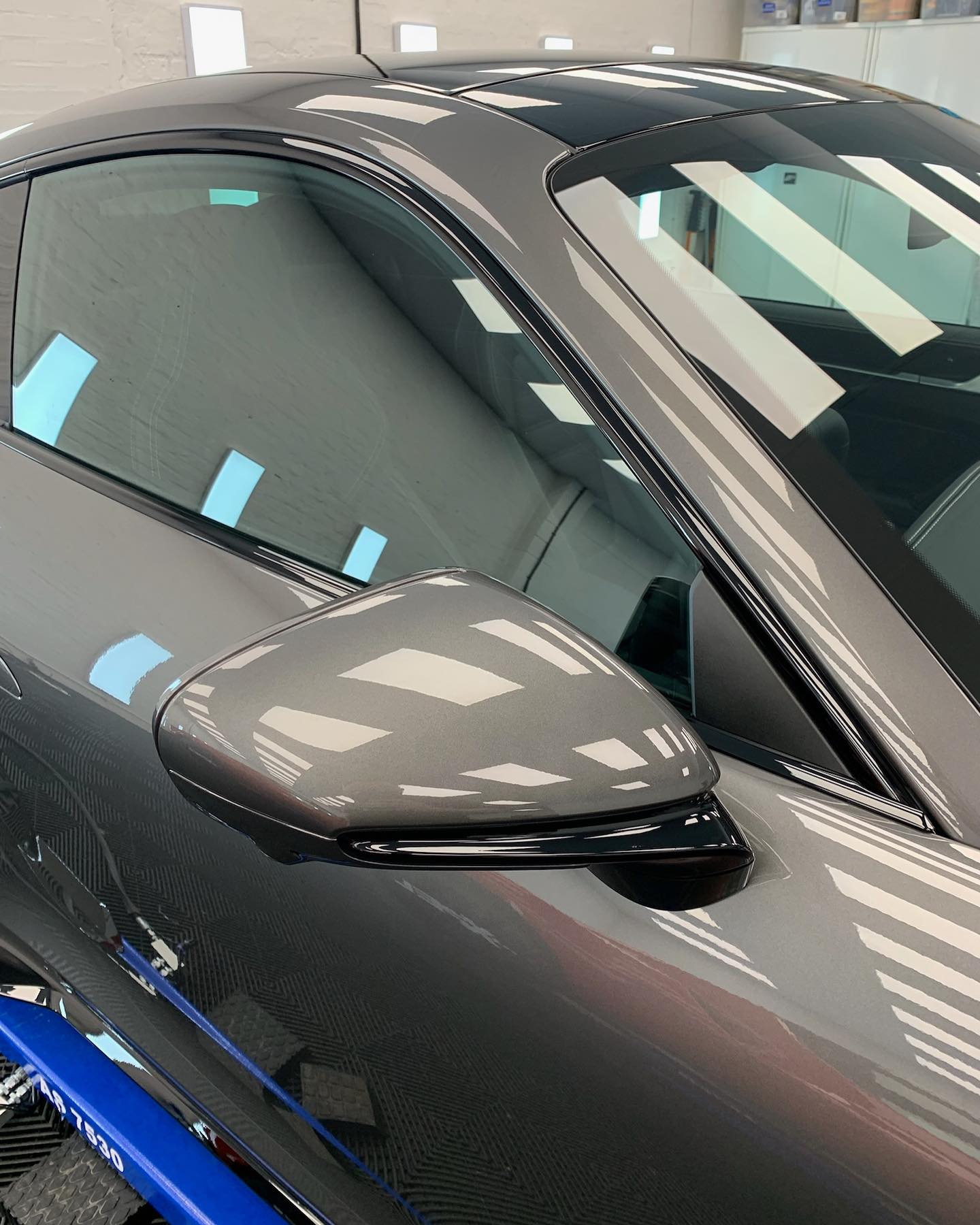 新款保时捷911 Turbo S装贴XPEL漆面保护膜/隐形车衣